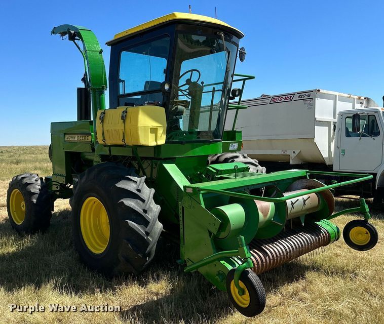 image for item DQ1345 John Deere 5820  forage harvester