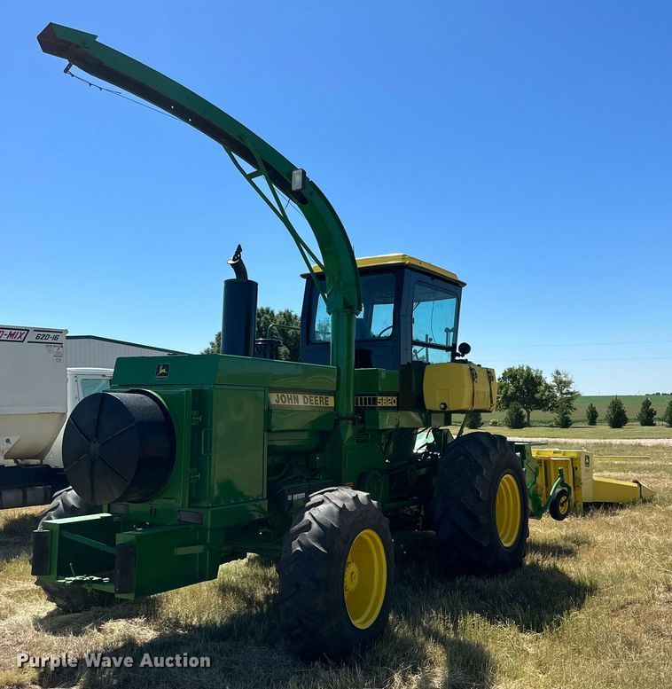 image for item DQ1345 John Deere 5820  forage harvester