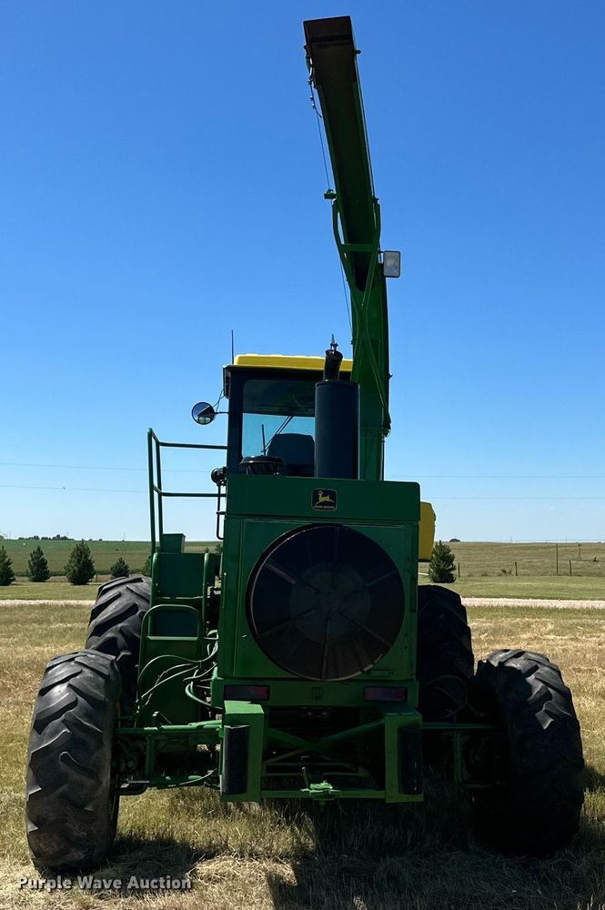 image for item DQ1345 John Deere 5820  forage harvester