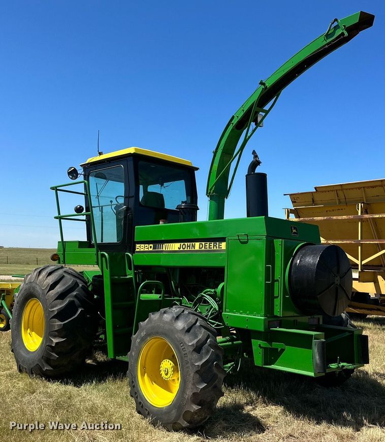 image for item DQ1345 John Deere 5820  forage harvester