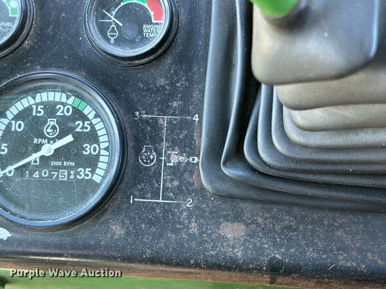 image for item DQ1345 John Deere 5820  forage harvester