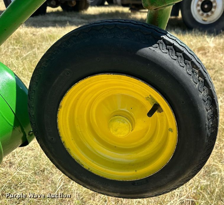 image for item DQ1346 John Deere  7' CD pickup head