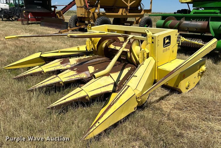 image for item DQ1347 1997 John Deere 664  forage head