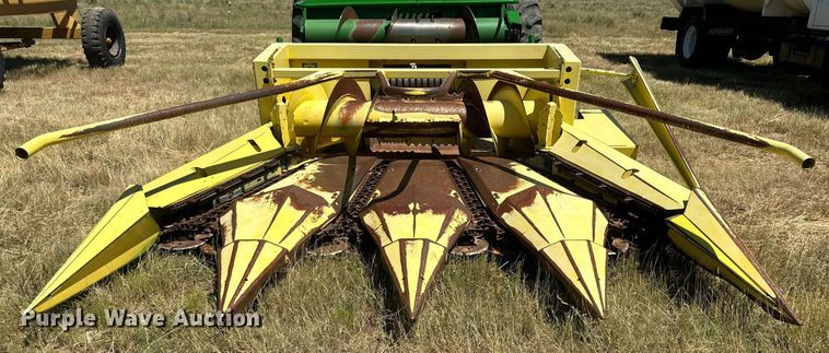 image for item DQ1347 1997 John Deere 664  forage head
