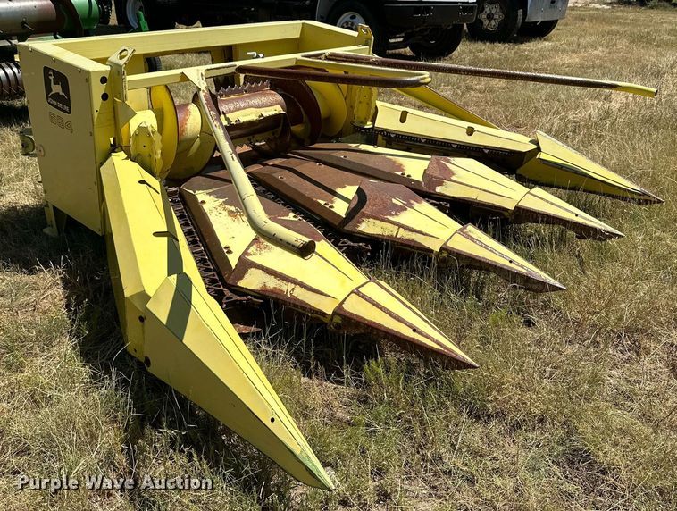 image for item DQ1347 1997 John Deere 664  forage head