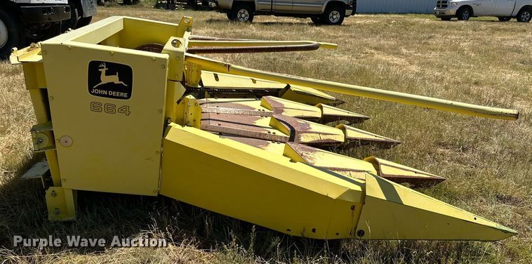 image for item DQ1347 1997 John Deere 664  forage head