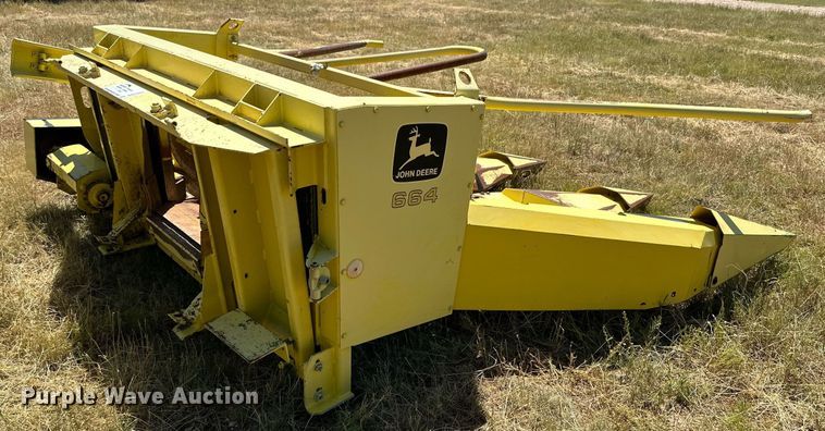 image for item DQ1347 1997 John Deere 664  forage head