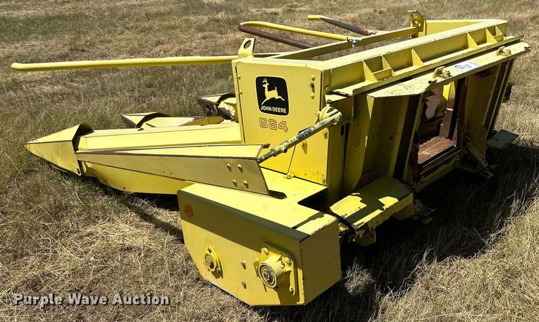 image for item DQ1347 1997 John Deere 664  forage head