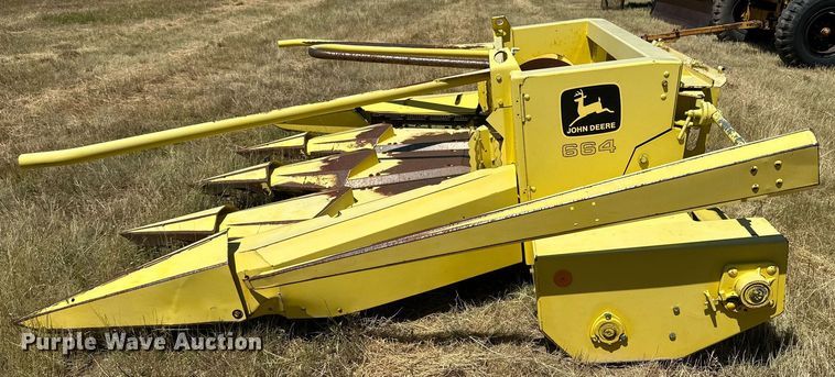 image for item DQ1347 1997 John Deere 664  forage head