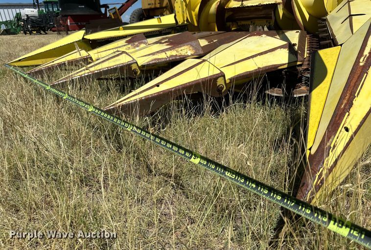 image for item DQ1347 1997 John Deere 664  forage head