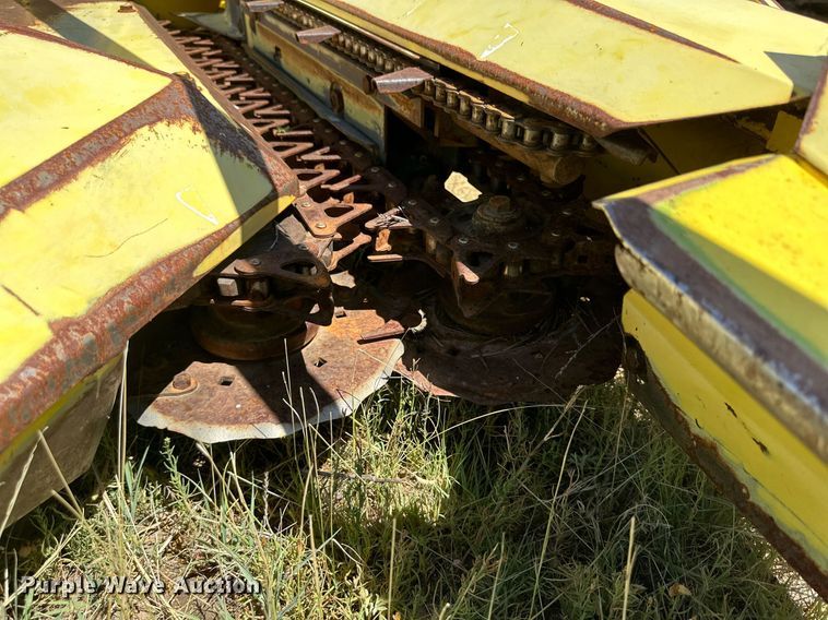 image for item DQ1347 1997 John Deere 664  forage head