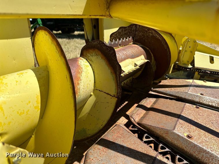 image for item DQ1347 1997 John Deere 664  forage head