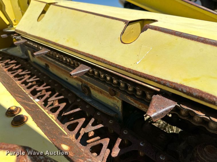 image for item DQ1347 1997 John Deere 664  forage head