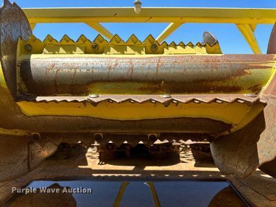 image for item DQ1347 1997 John Deere 664  forage head
