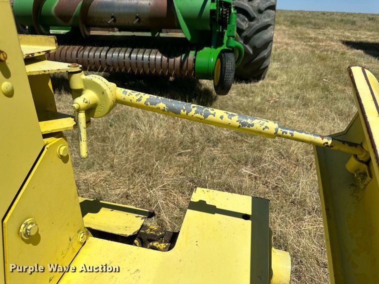 image for item DQ1347 1997 John Deere 664  forage head
