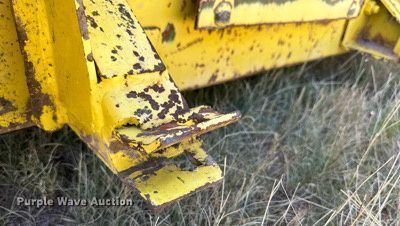 image for item DQ1347 1997 John Deere 664  forage head