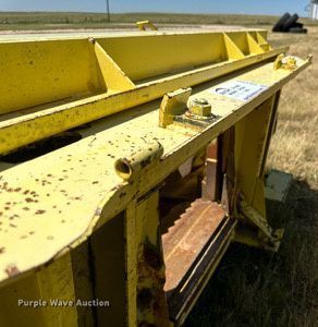 image for item DQ1347 1997 John Deere 664  forage head