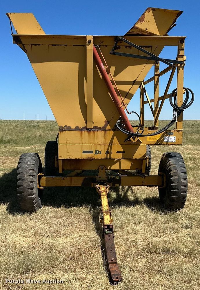 image for item DQ1348 Dual 5100  silage dump wagon