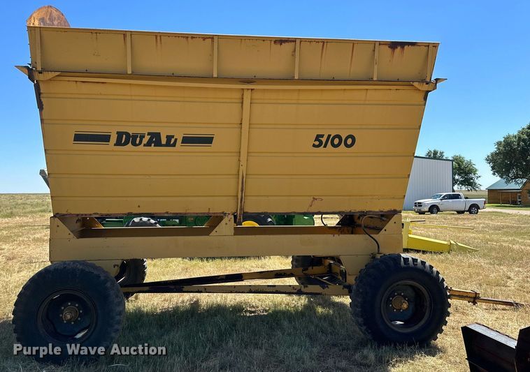 image for item DQ1348 Dual 5100  silage dump wagon