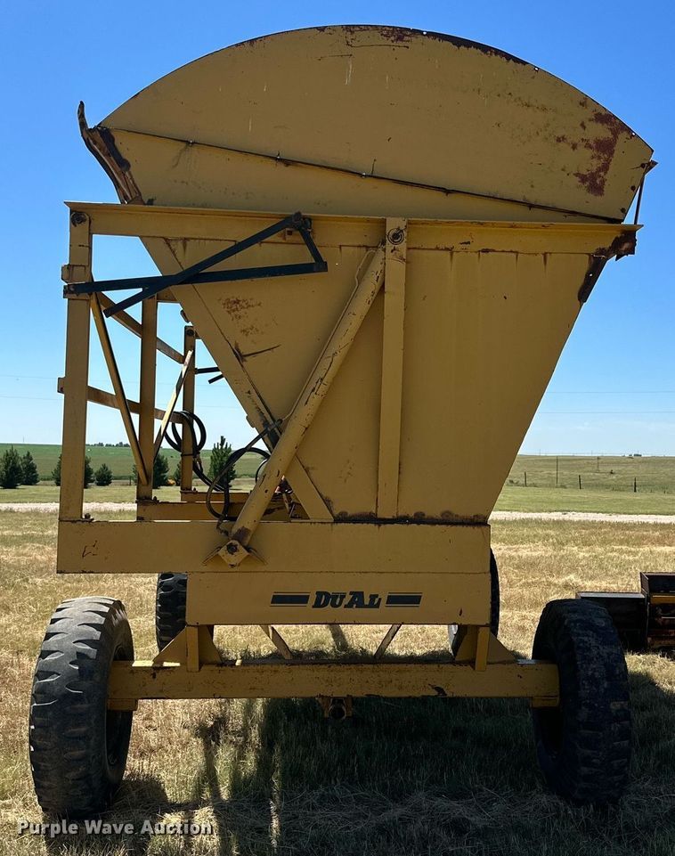 image for item DQ1348 Dual 5100  silage dump wagon