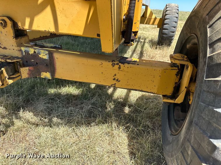 image for item DQ1348 Dual 5100  silage dump wagon