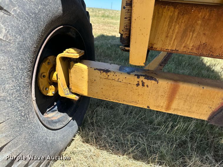 image for item DQ1348 Dual 5100  silage dump wagon