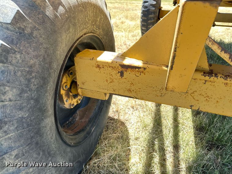 image for item DQ1348 Dual 5100  silage dump wagon