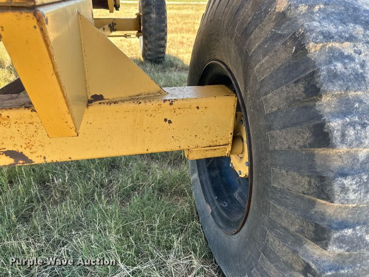 image for item DQ1348 Dual 5100  silage dump wagon
