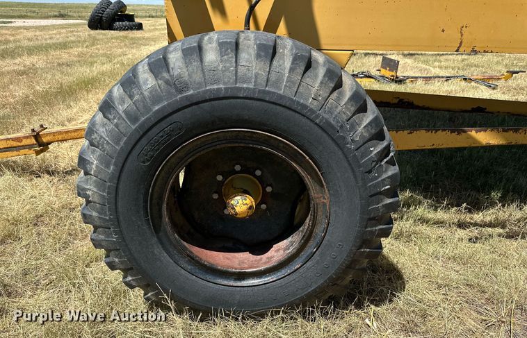 image for item DQ1348 Dual 5100  silage dump wagon