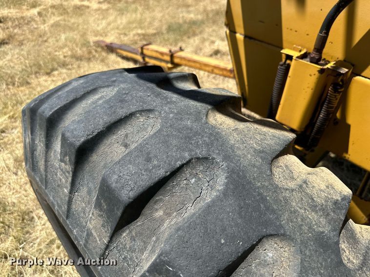 image for item DQ1348 Dual 5100  silage dump wagon