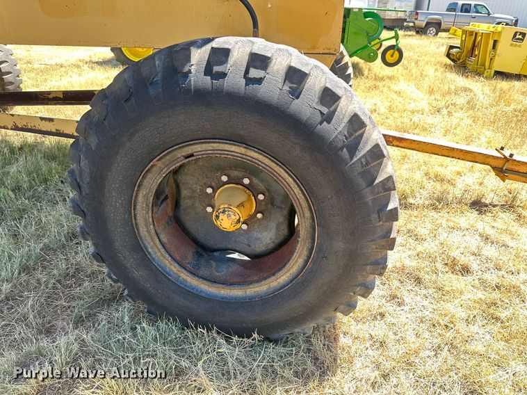 image for item DQ1348 Dual 5100  silage dump wagon