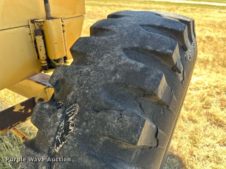 image for item DQ1348 Dual 5100  silage dump wagon
