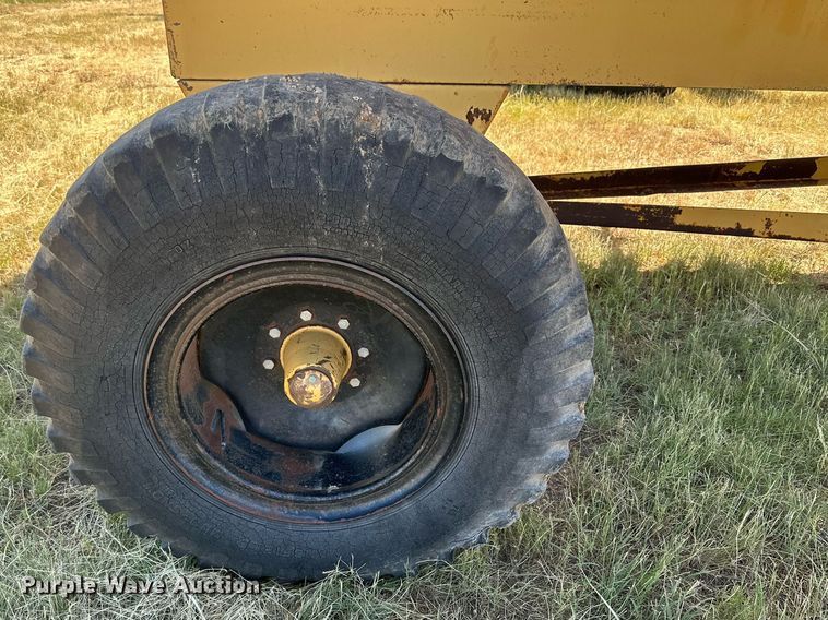 image for item DQ1348 Dual 5100  silage dump wagon