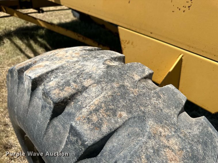 image for item DQ1348 Dual 5100  silage dump wagon