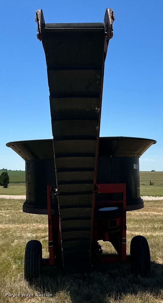 image for item DQ1350 Farm Hand HG3040  bale processor