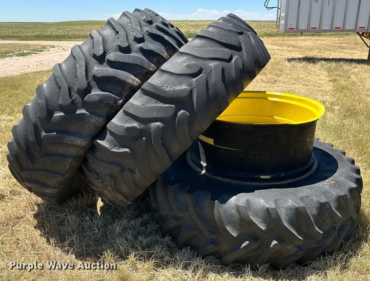 image for item DQ1352 1976 John Deere 4630  tractor