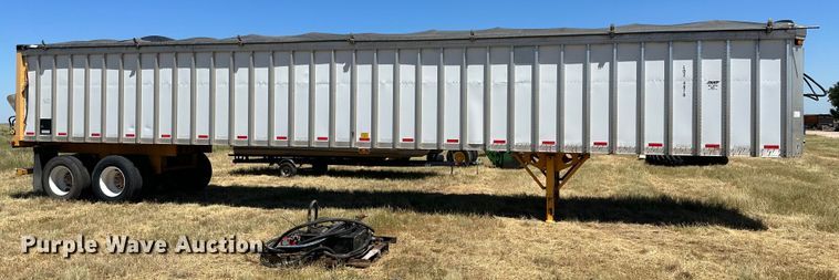 image for item DQ1353 2004 Trail King  live bottom trailer