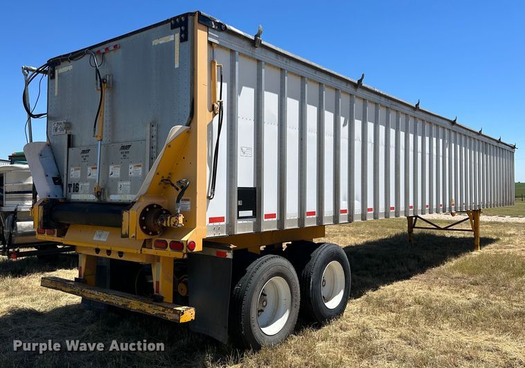 image for item DQ1353 2004 Trail King  live bottom trailer