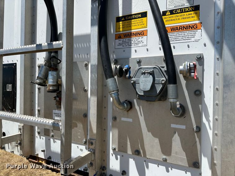 image for item DQ1353 2004 Trail King  live bottom trailer