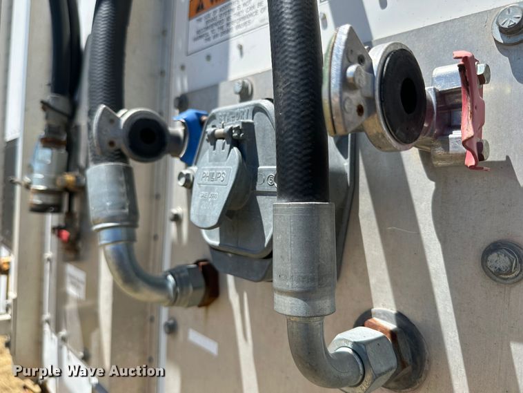 image for item DQ1353 2004 Trail King  live bottom trailer