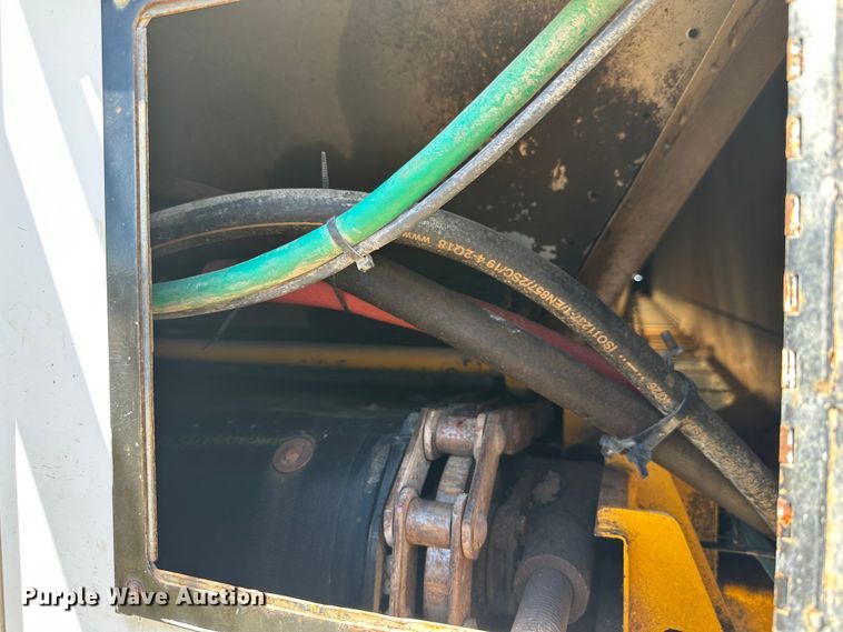 image for item DQ1353 2004 Trail King  live bottom trailer