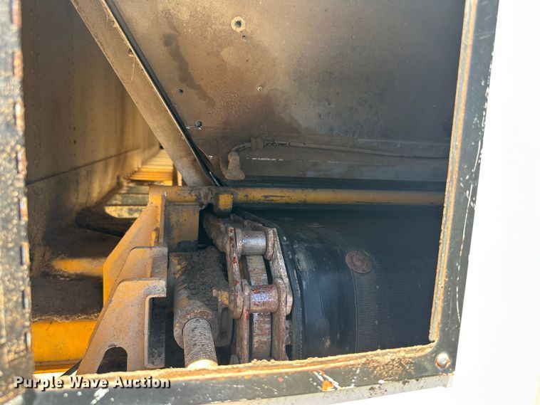 image for item DQ1353 2004 Trail King  live bottom trailer