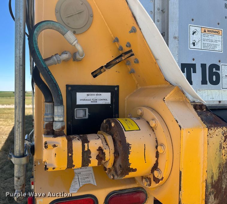 image for item DQ1353 2004 Trail King  live bottom trailer