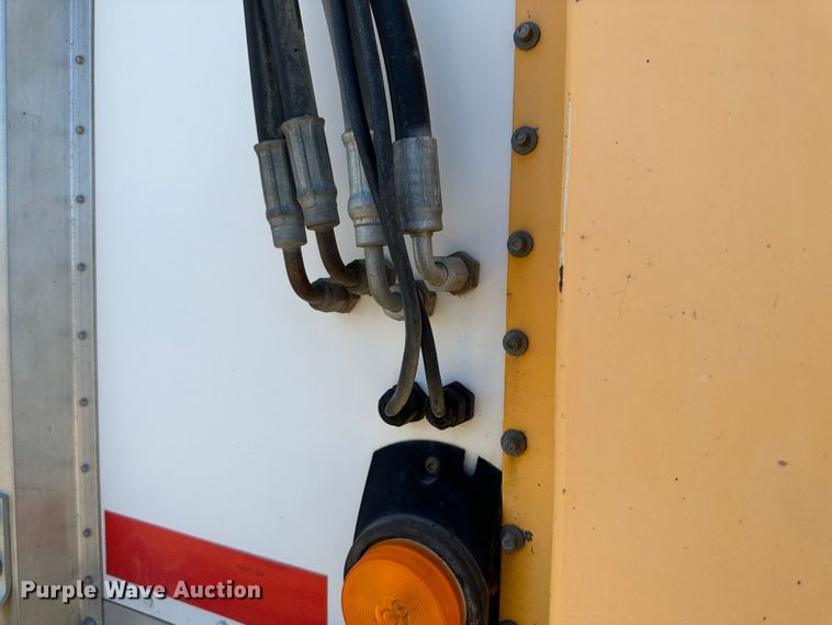 image for item DQ1353 2004 Trail King  live bottom trailer