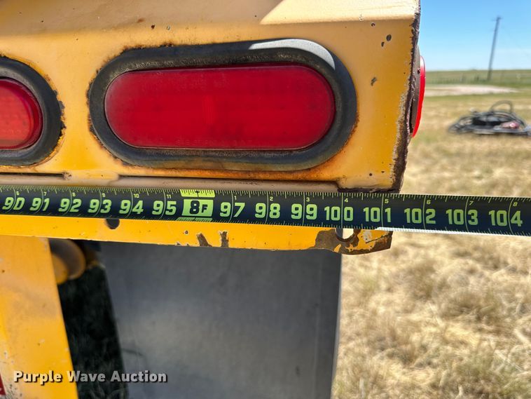 image for item DQ1353 2004 Trail King  live bottom trailer