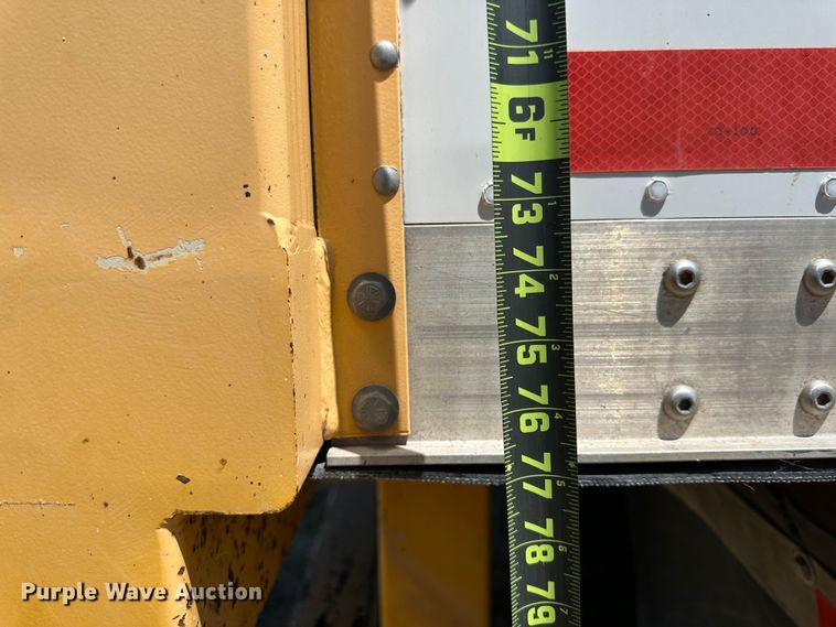 image for item DQ1353 2004 Trail King  live bottom trailer