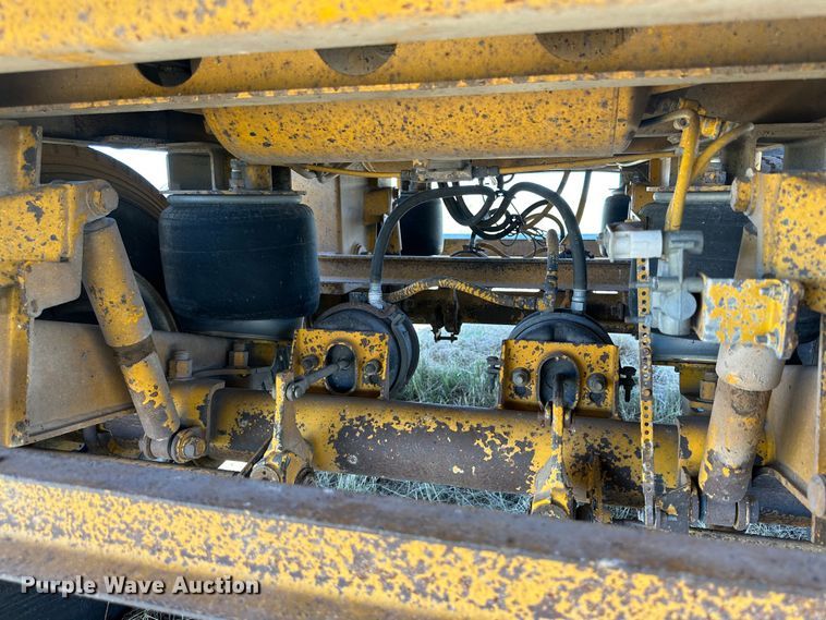 image for item DQ1353 2004 Trail King  live bottom trailer