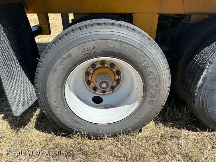 image for item DQ1353 2004 Trail King  live bottom trailer