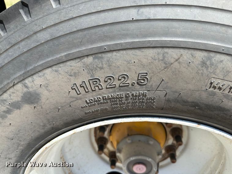 image for item DQ1353 2004 Trail King  live bottom trailer