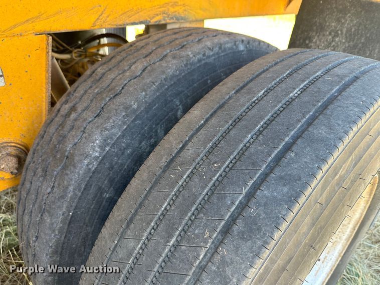 image for item DQ1353 2004 Trail King  live bottom trailer